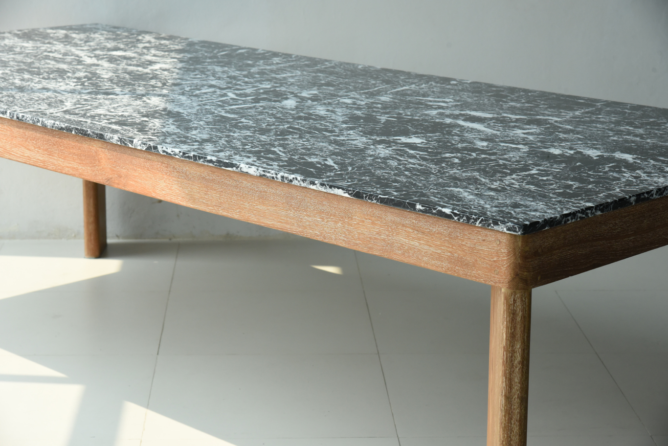 Lucus dining table